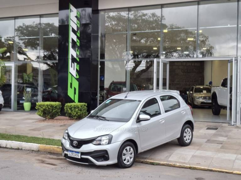 TOYOTA - ETIOS - 2019/2020 - Prata - R$ 64.900,00
