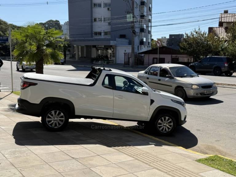 FIAT - STRADA - 2022/2023 - Branca - R$ 89.900,00