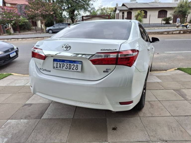TOYOTA - COROLLA - 2016/2017 - Branca - R$ 94.900,00