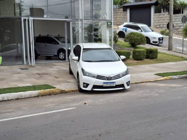 TOYOTA - COROLLA - 2016/2017 - Branca - R$ 94.900,00