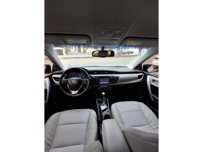 TOYOTA - COROLLA - 2016/2017 - Branca - R$ 94.900,00