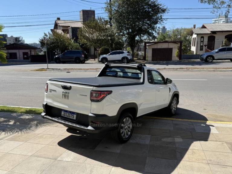 FIAT - STRADA - 2022/2023 - Branca - R$ 89.900,00