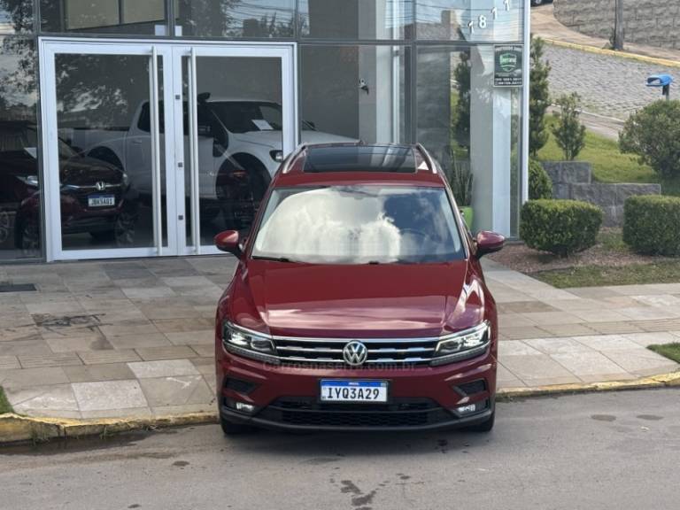 VOLKSWAGEN - TIGUAN - 2018/2018 - Vinho - R$ 117.900,00
