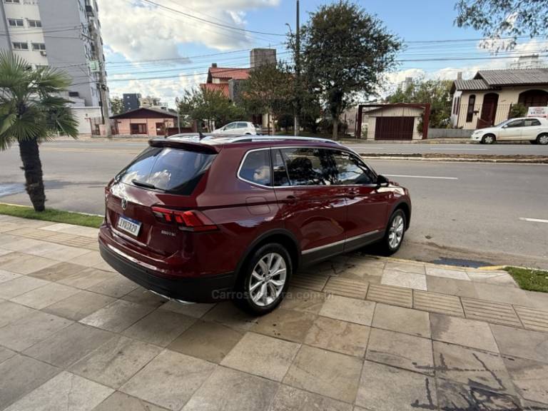 VOLKSWAGEN - TIGUAN - 2018/2018 - Vinho - R$ 117.900,00