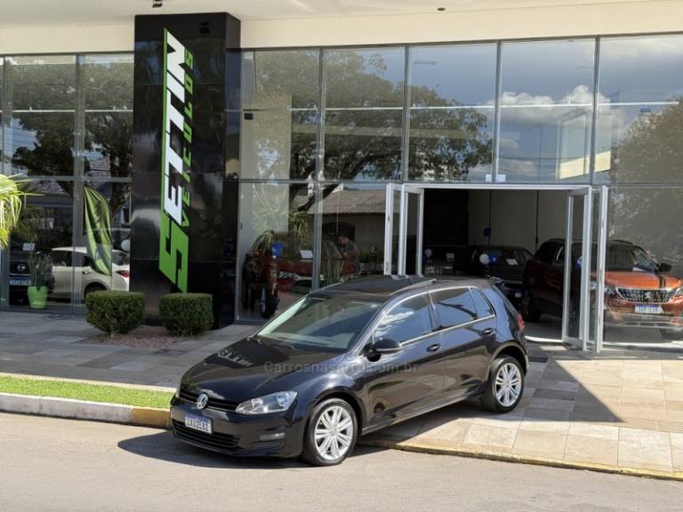 VOLKSWAGEN - GOLF - 2015/2016 - Preta - R$ 82.900,00