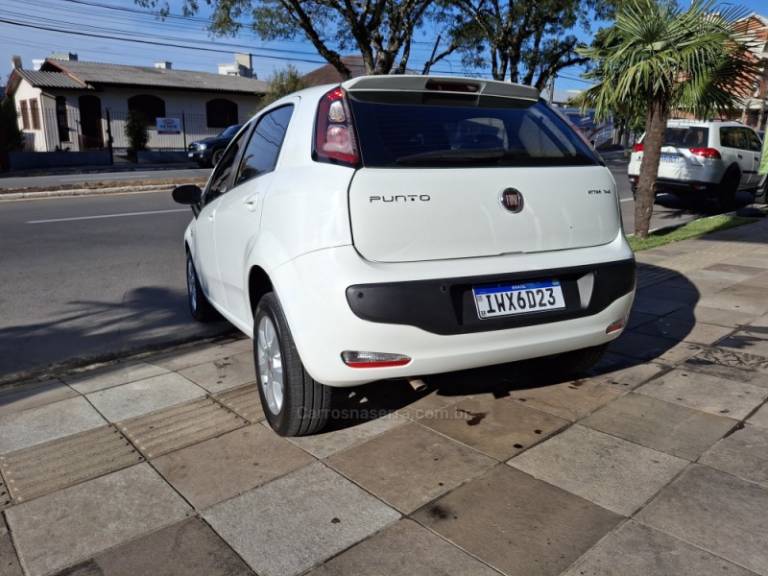 FIAT - PUNTO - 2015/2016 - Branca - R$ 50.900,00