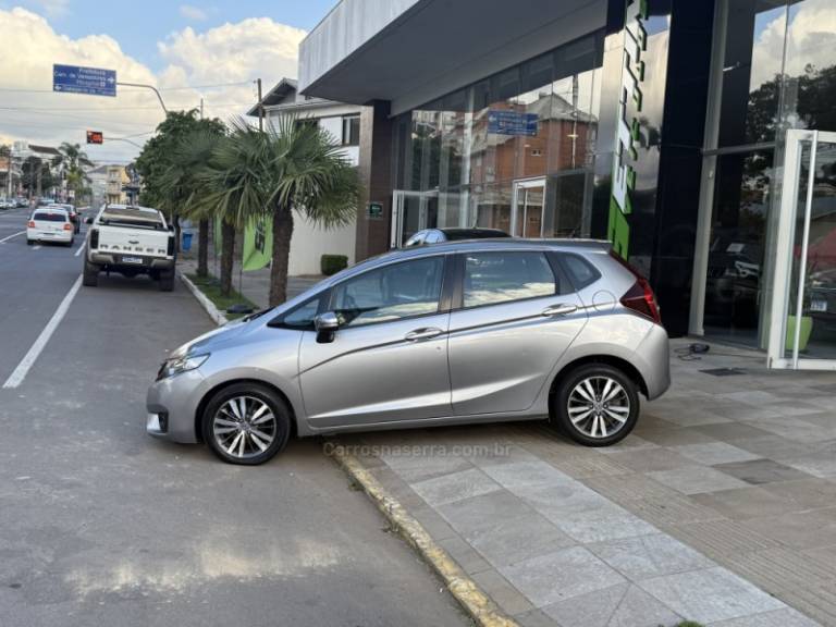 HONDA - FIT - 2015/2016 - Cinza - R$ 69.900,00