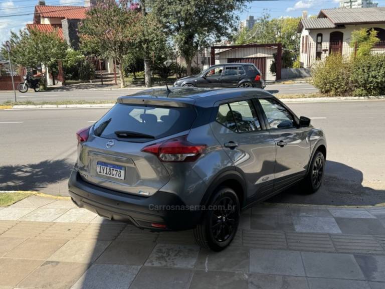 NISSAN - KICKS - 2018/2018 - Cinza - R$ 81.900,00