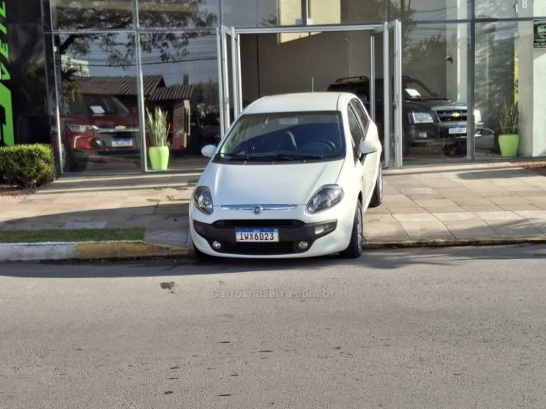 FIAT - PUNTO - 2015/2016 - Branca - R$ 50.900,00