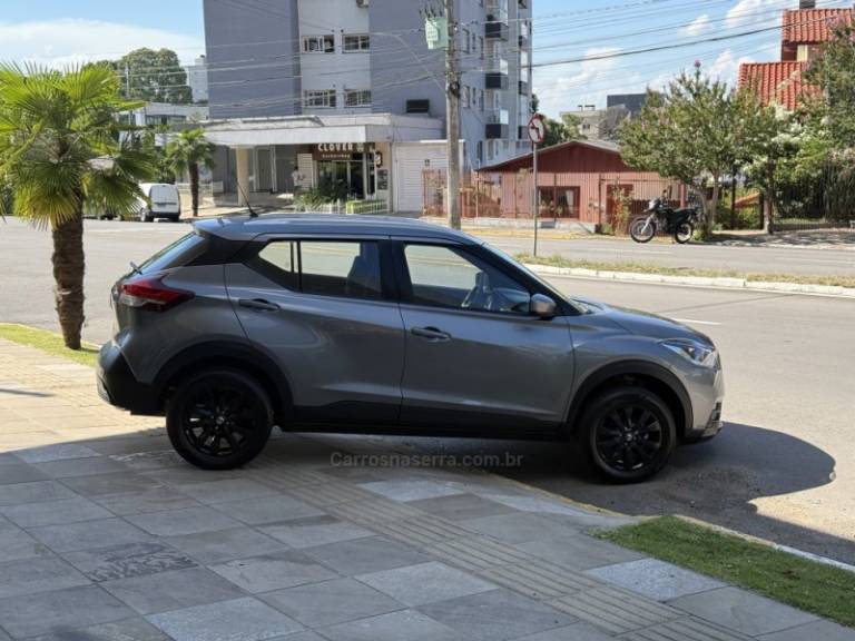 NISSAN - KICKS - 2018/2018 - Cinza - R$ 81.900,00