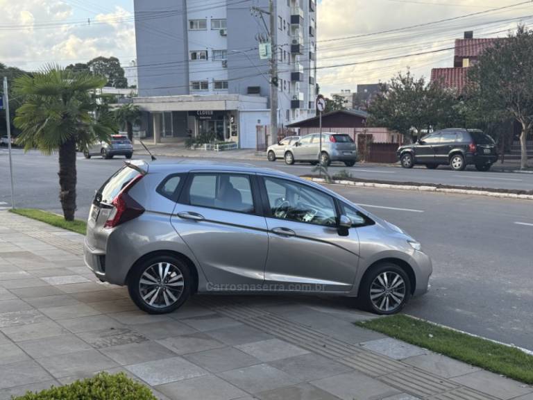 HONDA - FIT - 2015/2016 - Cinza - R$ 69.900,00
