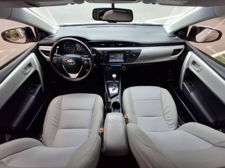 TOYOTA - COROLLA - 2016/2017 - Branca - R$ 94.900,00
