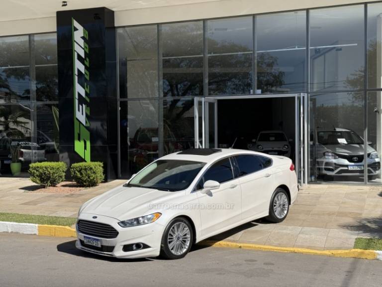 FORD - FUSION - 2015/2016 - Branca - R$ 94.900,00