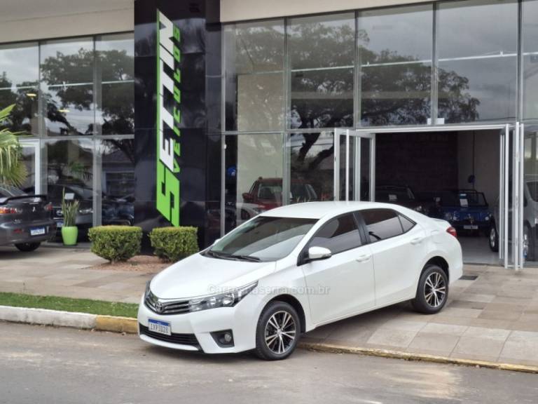 TOYOTA - COROLLA - 2016/2017 - Branca - R$ 94.900,00