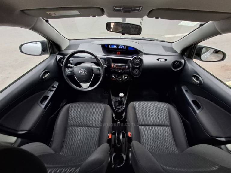 TOYOTA - ETIOS - 2019/2020 - Prata - R$ 64.900,00
