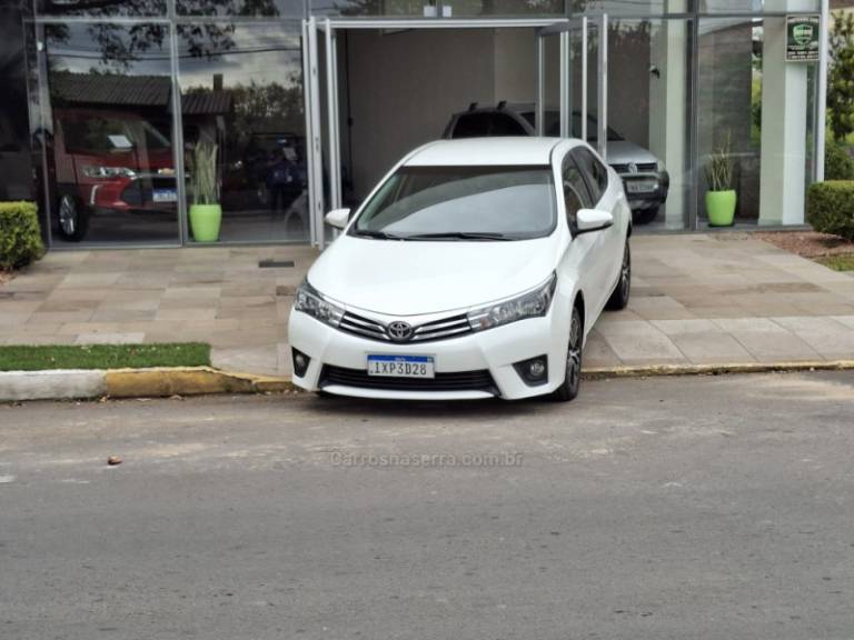 TOYOTA - COROLLA - 2016/2017 - Branca - R$ 94.900,00