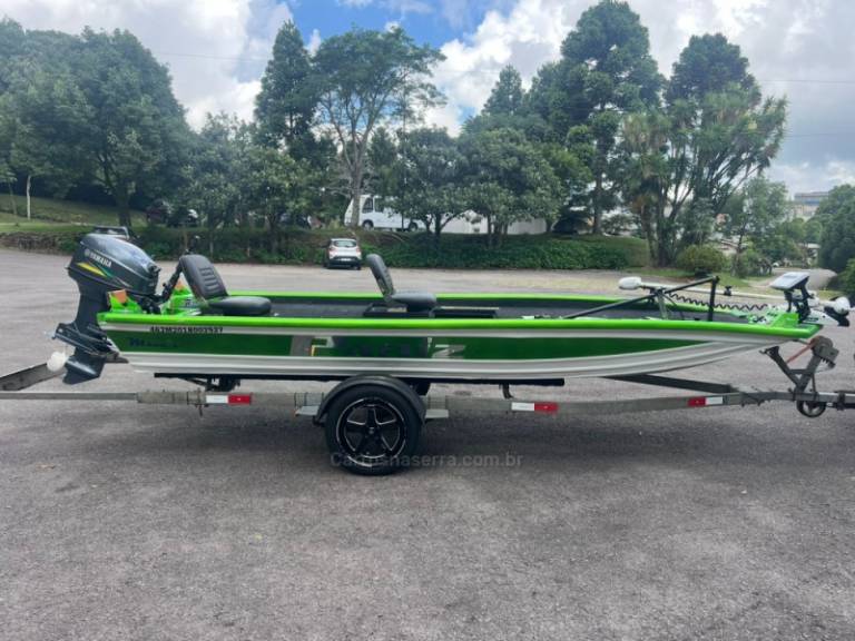 OUTRAS - BARCO - 2014/2014 - Verde - R$ 75.000,00
