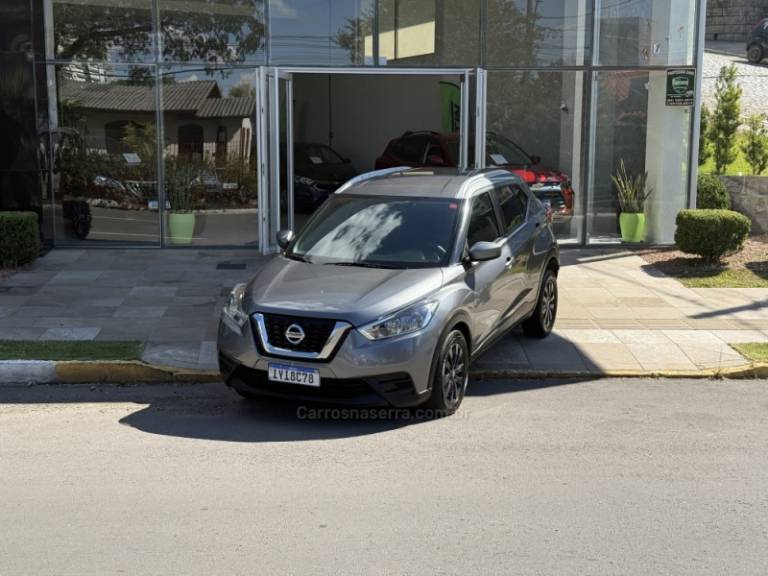 NISSAN - KICKS - 2018/2018 - Cinza - R$ 81.900,00