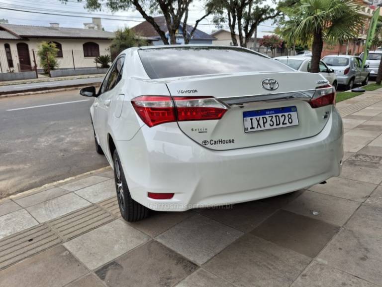 TOYOTA - COROLLA - 2016/2017 - Branca - R$ 94.900,00