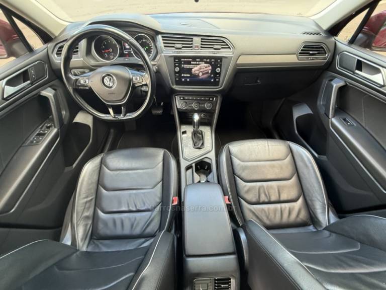 VOLKSWAGEN - TIGUAN - 2018/2018 - Vinho - R$ 117.900,00