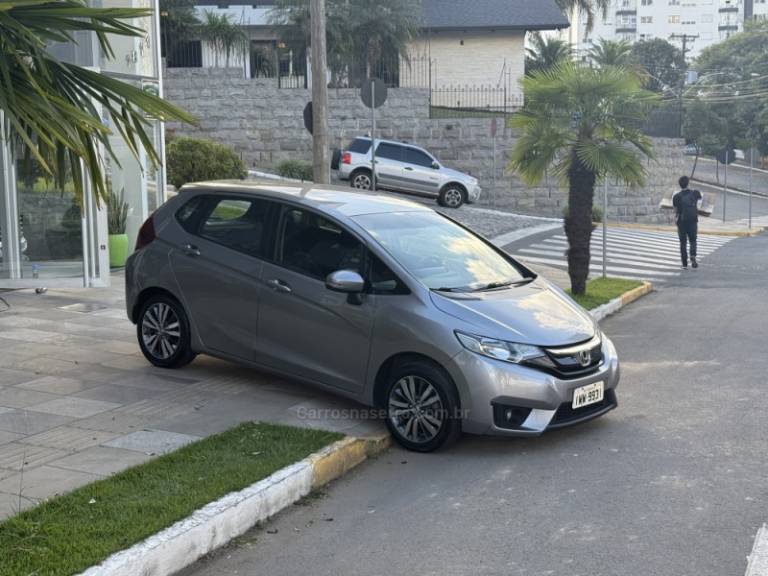 HONDA - FIT - 2015/2016 - Cinza - R$ 69.900,00