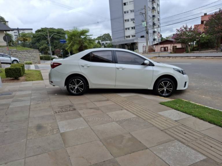 TOYOTA - COROLLA - 2016/2017 - Branca - R$ 94.900,00