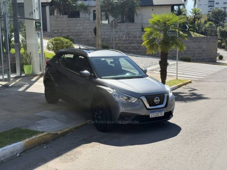 NISSAN - KICKS - 2018/2018 - Cinza - R$ 81.900,00