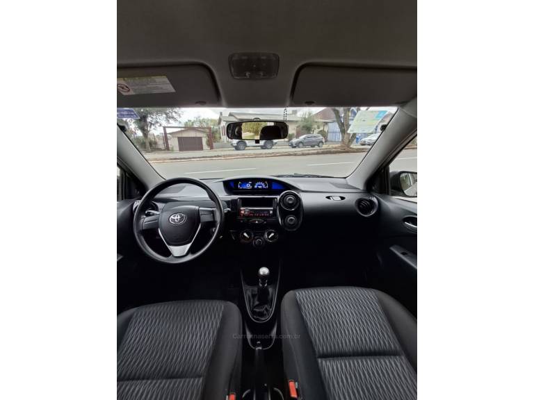 TOYOTA - ETIOS - 2019/2020 - Prata - R$ 64.900,00