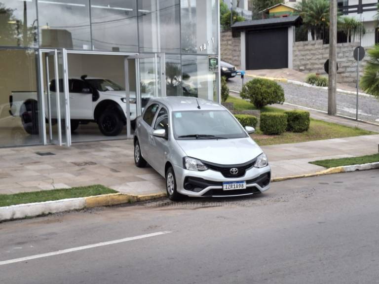 TOYOTA - ETIOS - 2019/2020 - Prata - R$ 64.900,00