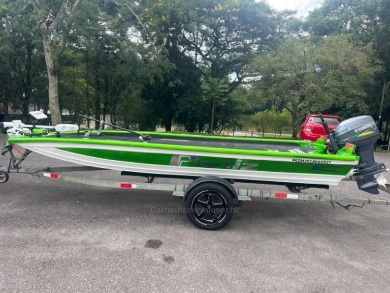 OUTRAS - BARCO - 2014/2014 - Verde - R$ 75.000,00