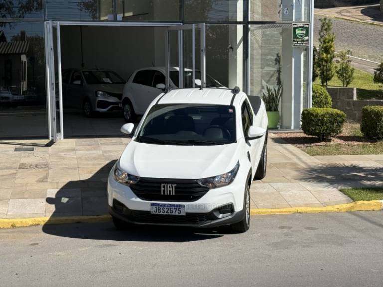 FIAT - STRADA - 2022/2023 - Branca - R$ 89.900,00