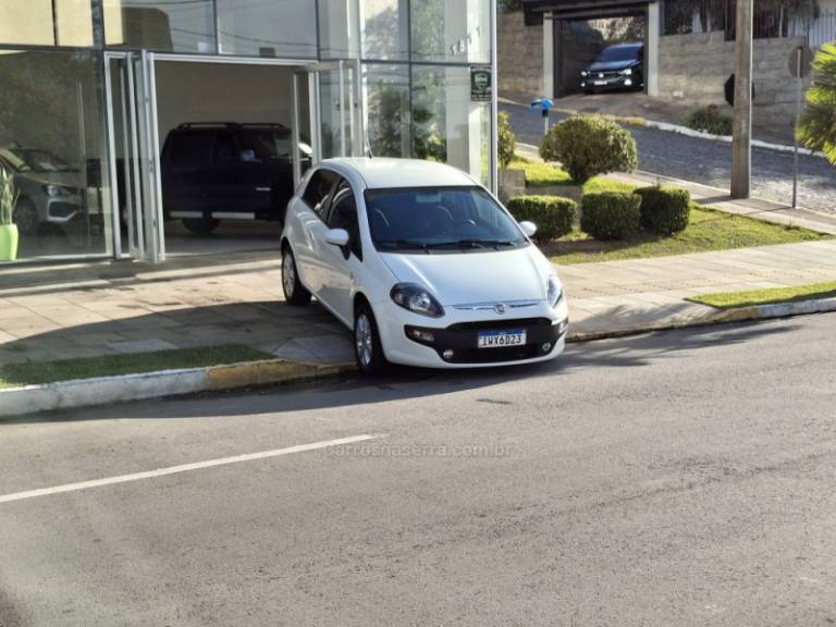 FIAT - PUNTO - 2015/2016 - Branca - R$ 50.900,00