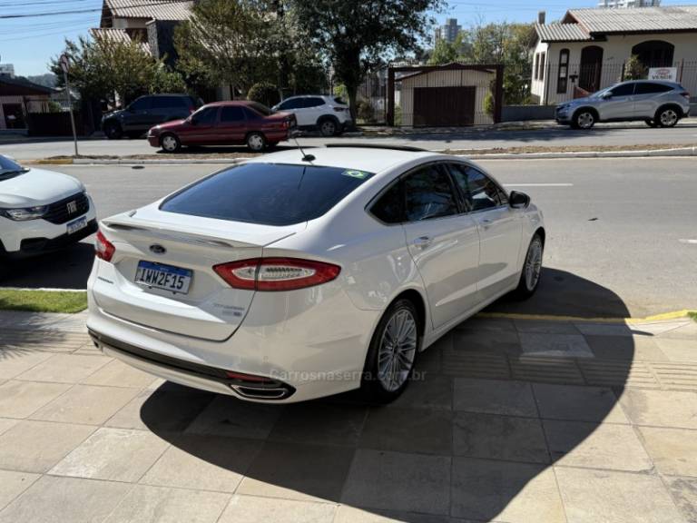 FORD - FUSION - 2015/2016 - Branca - R$ 94.900,00