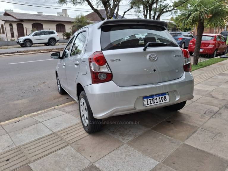 TOYOTA - ETIOS - 2019/2020 - Prata - R$ 64.900,00