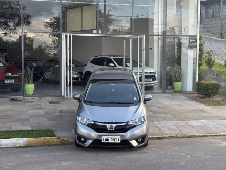 HONDA - FIT - 2015/2016 - Cinza - R$ 69.900,00