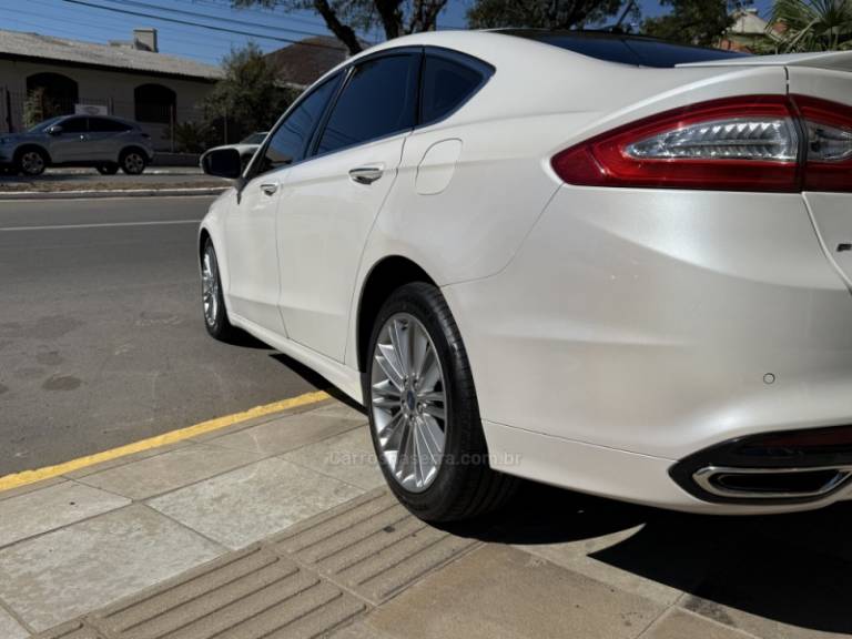 FORD - FUSION - 2015/2016 - Branca - R$ 94.900,00