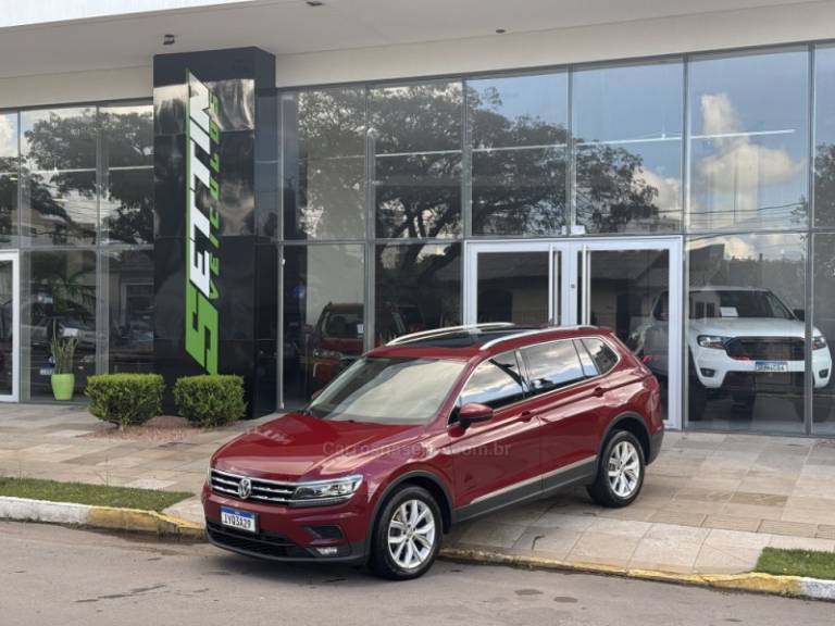 VOLKSWAGEN - TIGUAN - 2018/2018 - Vinho - R$ 117.900,00