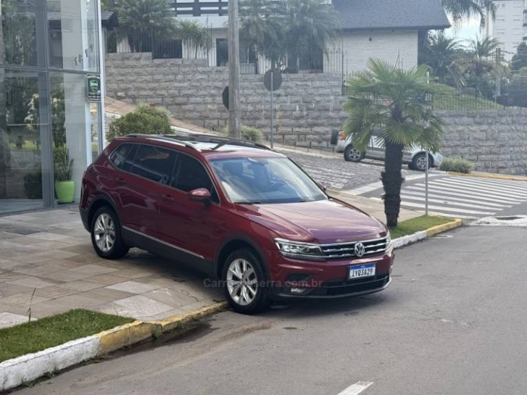 VOLKSWAGEN - TIGUAN - 2018/2018 - Vinho - R$ 117.900,00