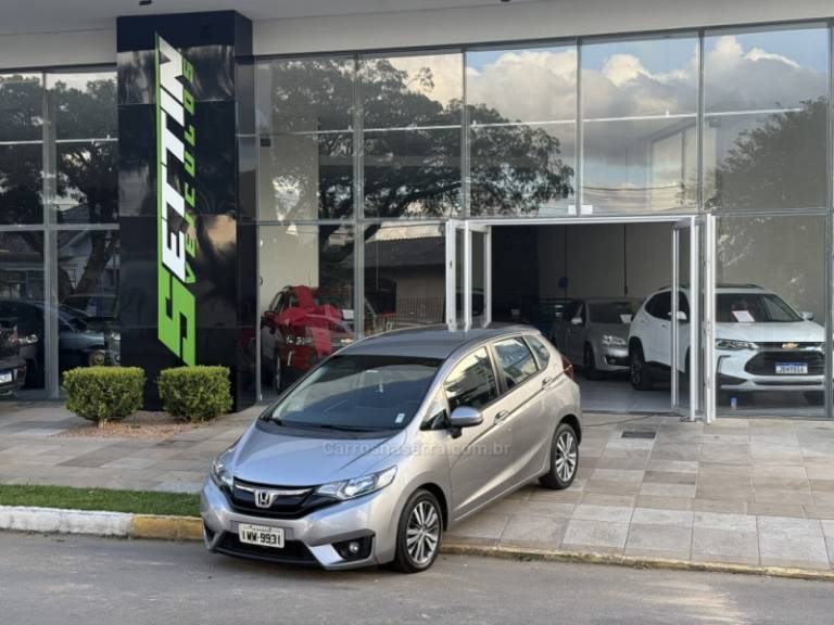 HONDA - FIT - 2015/2016 - Cinza - R$ 69.900,00