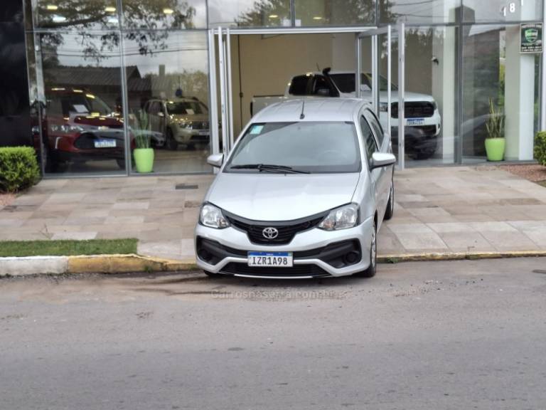 TOYOTA - ETIOS - 2019/2020 - Prata - R$ 64.900,00